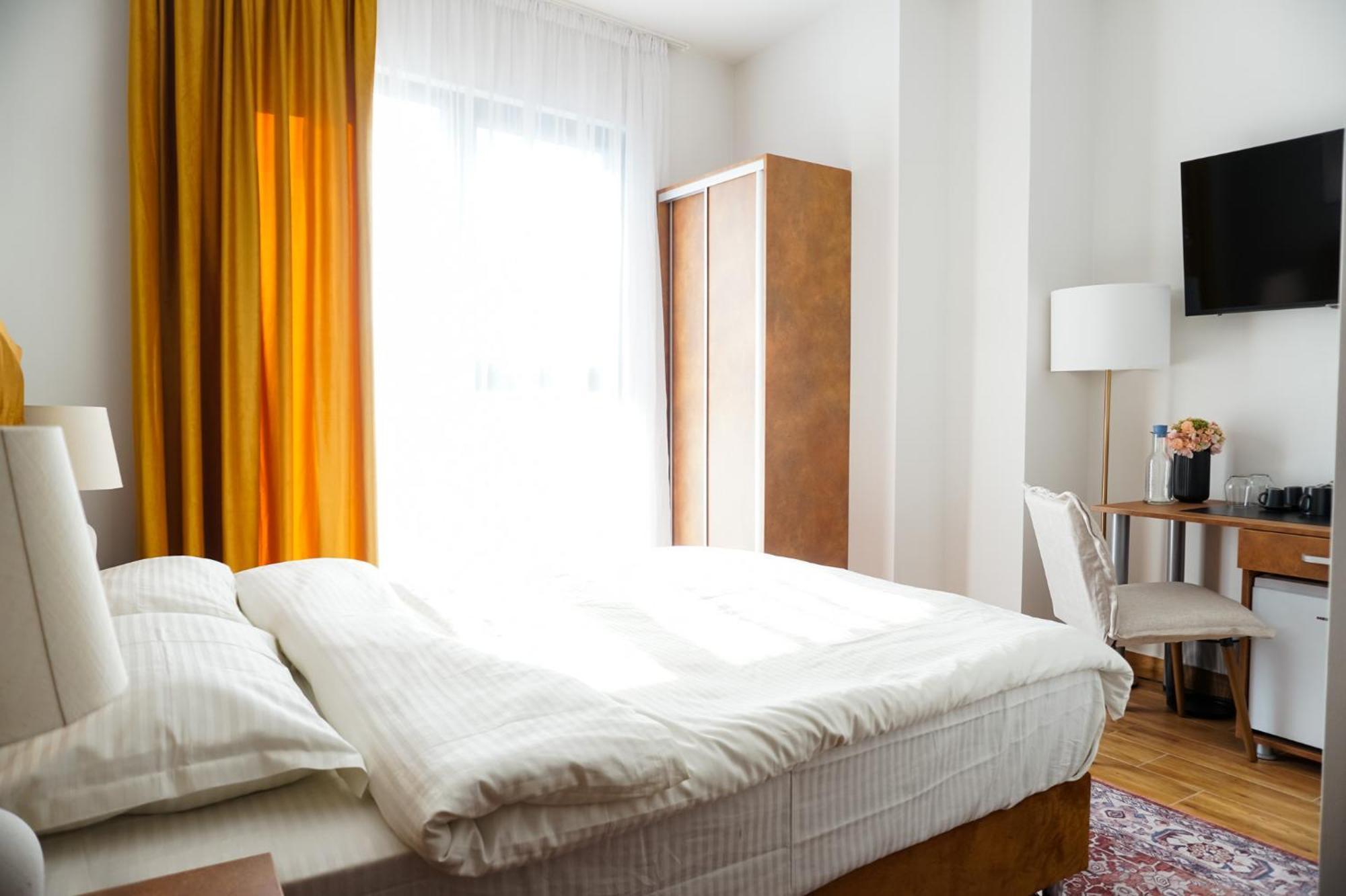 Hotel Fantazia Oradea Luaran gambar